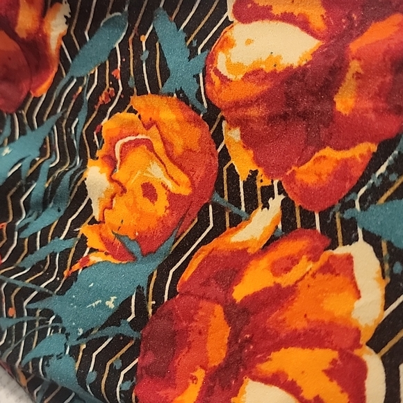 LulaRoe Leggings - Picture 8 of 9